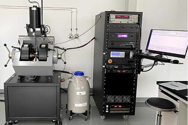 2. Vibrating Sample Magnetometer-min.webp