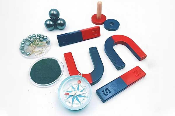 6. play with magnets.webp