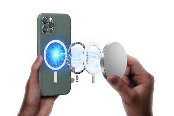 4. charge with magsafe magnet phone case-min.webp