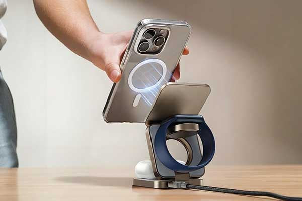 1. precisely attached to charging pad by magnet-min.webp