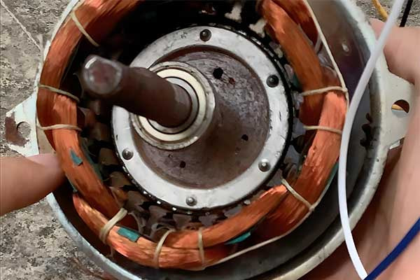 5. Disassembly of automotive magnets-min.webp