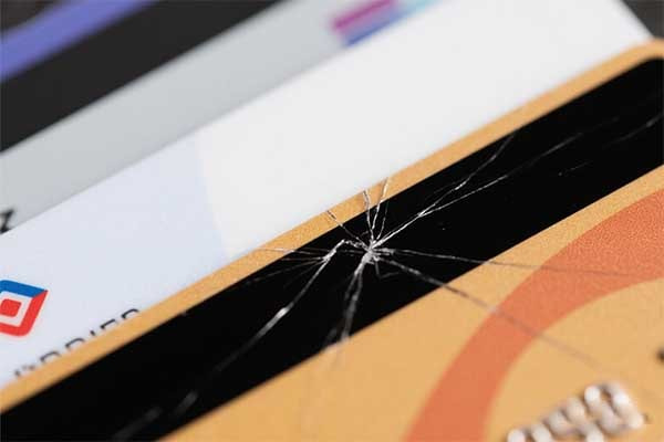 2. scratch on magnetic strip-min.webp